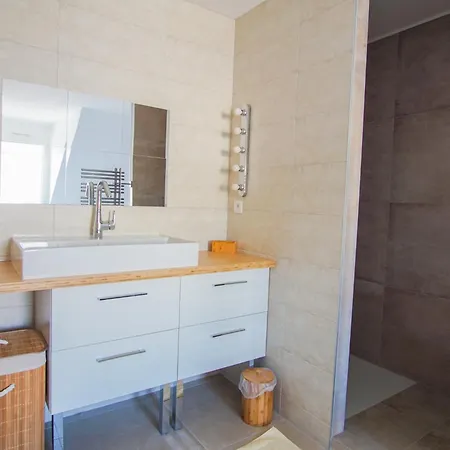 Apartamento -full- Magnifique T3, Terrasse Vue Et Garage *