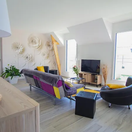 Apartamento -full- Magnifique T3, Terrasse Vue Et Garage